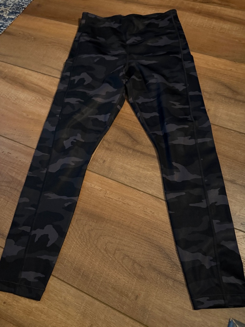 Athleta Ultimate Stash Pocket Camo 7/8 Tight / Leggings Olive Small